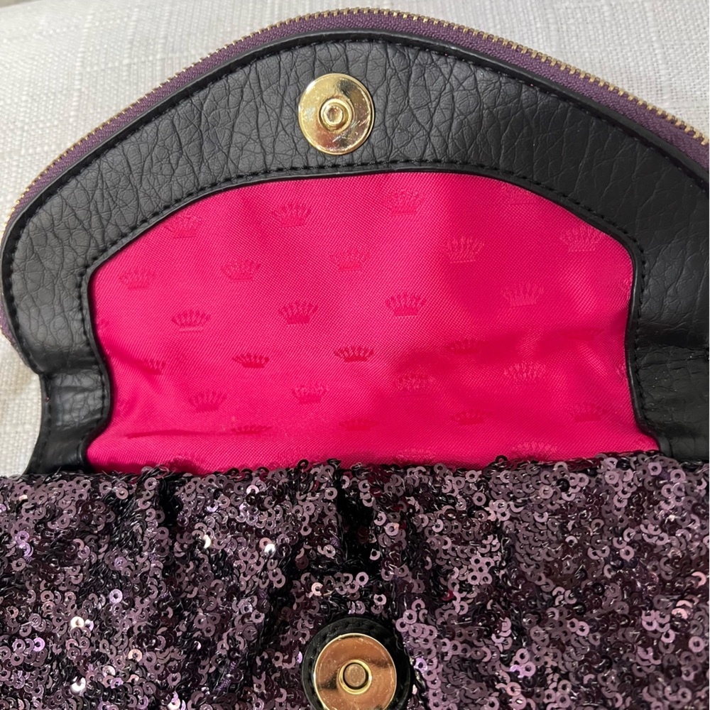 NWT Juicy Couture Traveler Wristlet, Grape - Picture 4 of 10